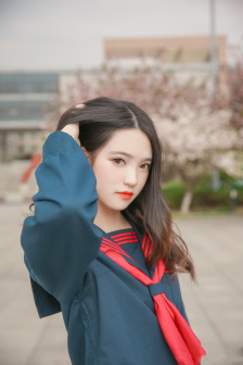 老师裙子脱了喷水自慰